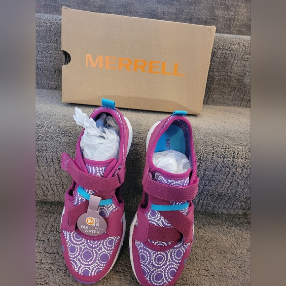 BNIB Merrell velcro water/outdoor shoes - Picture 2 of 3